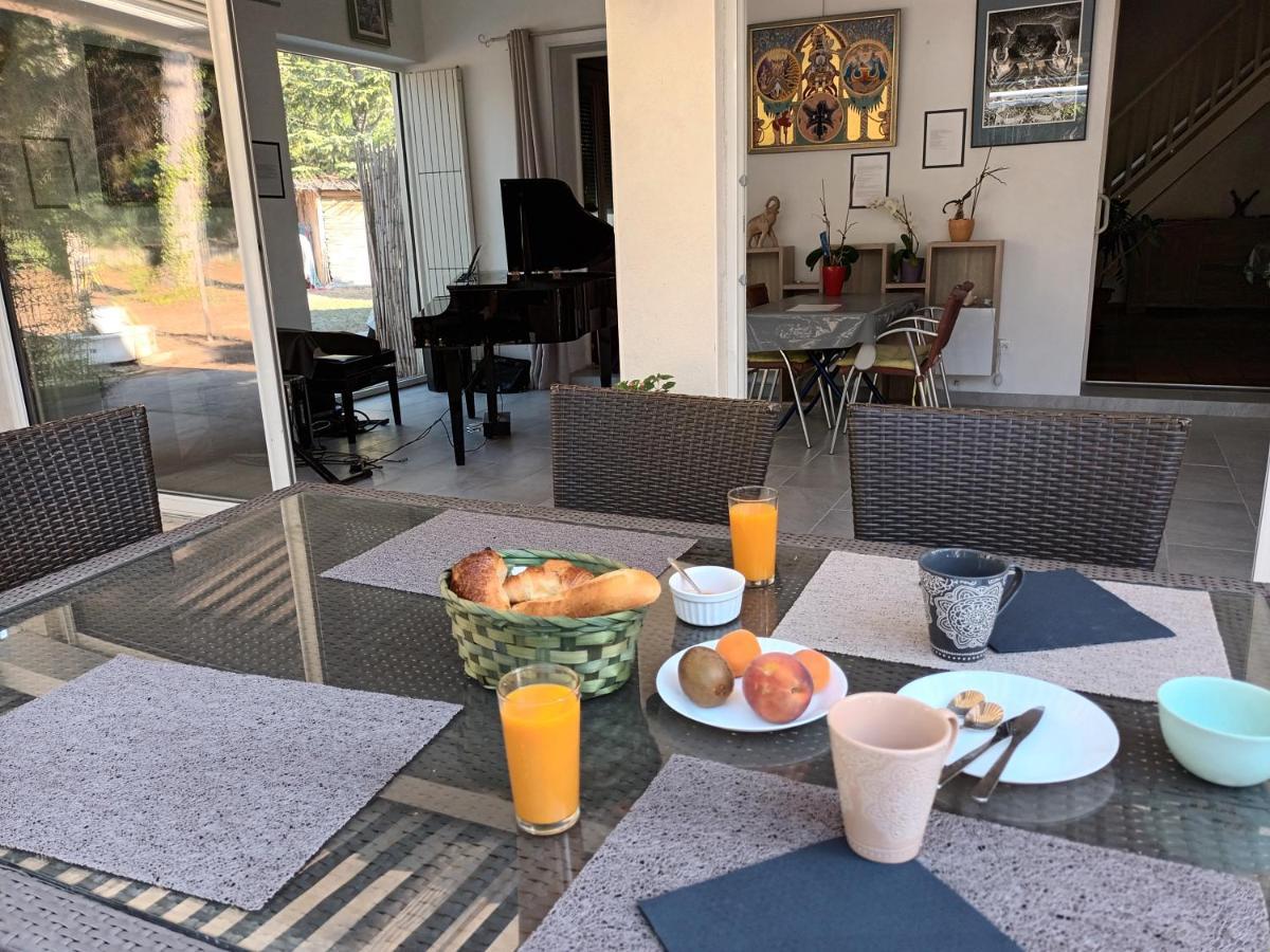 Chalet Banane Devant Piscine, A 6Km Du Festival De Piano De La Roque D'Antheron Rognes Eksteriør bilde