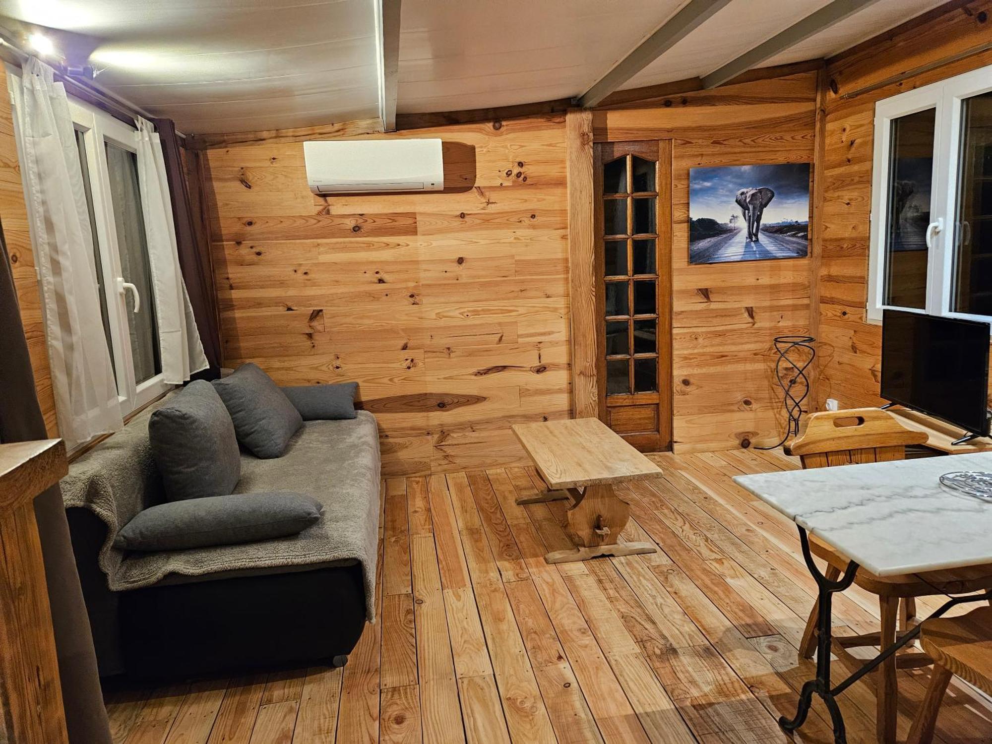 Chalet Banane Devant Piscine, A 6Km Du Festival De Piano De La Roque D'Antheron Rognes Eksteriør bilde
